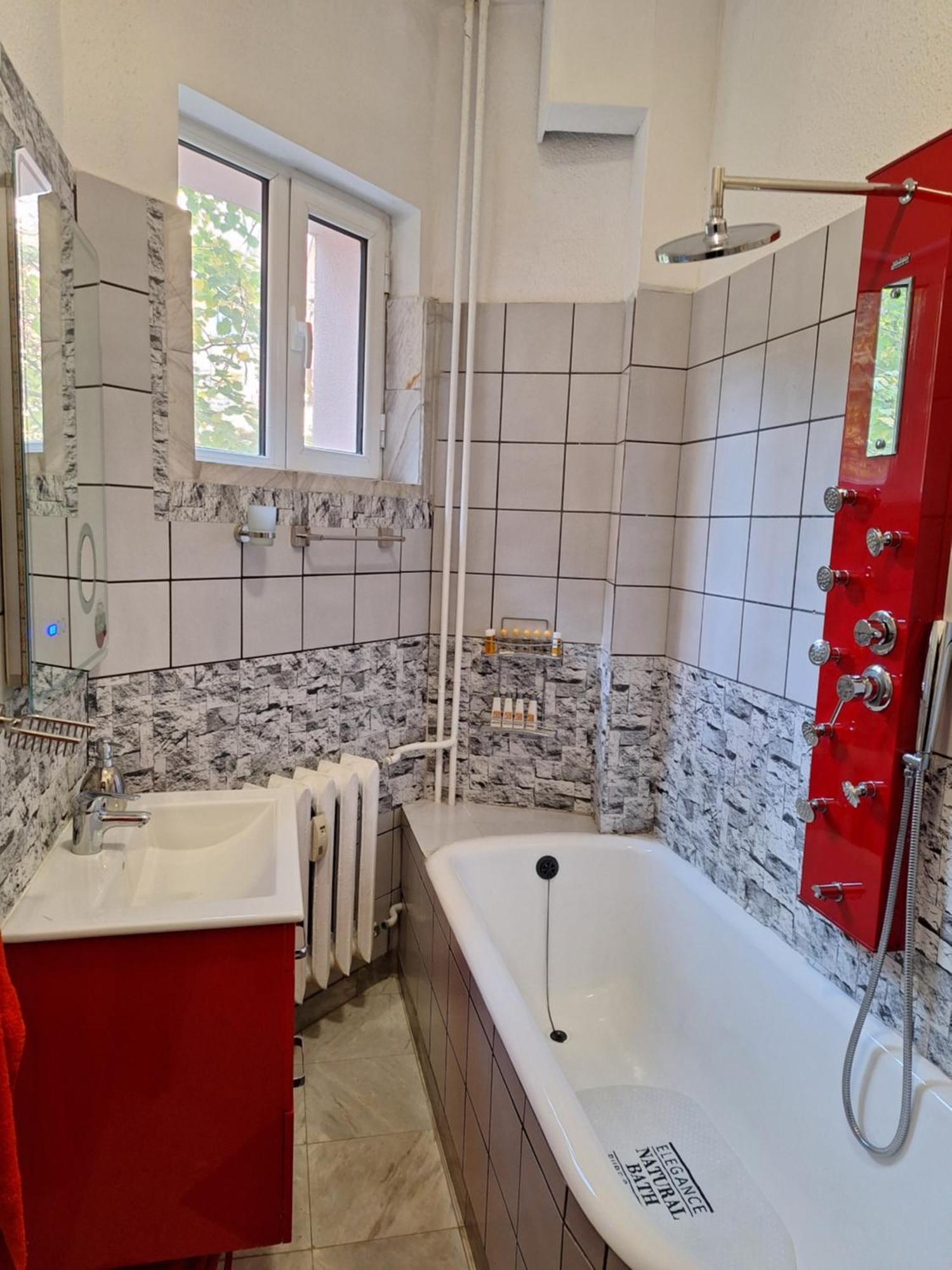 Top Center Cozy And Spacious Apartment София Экстерьер фото